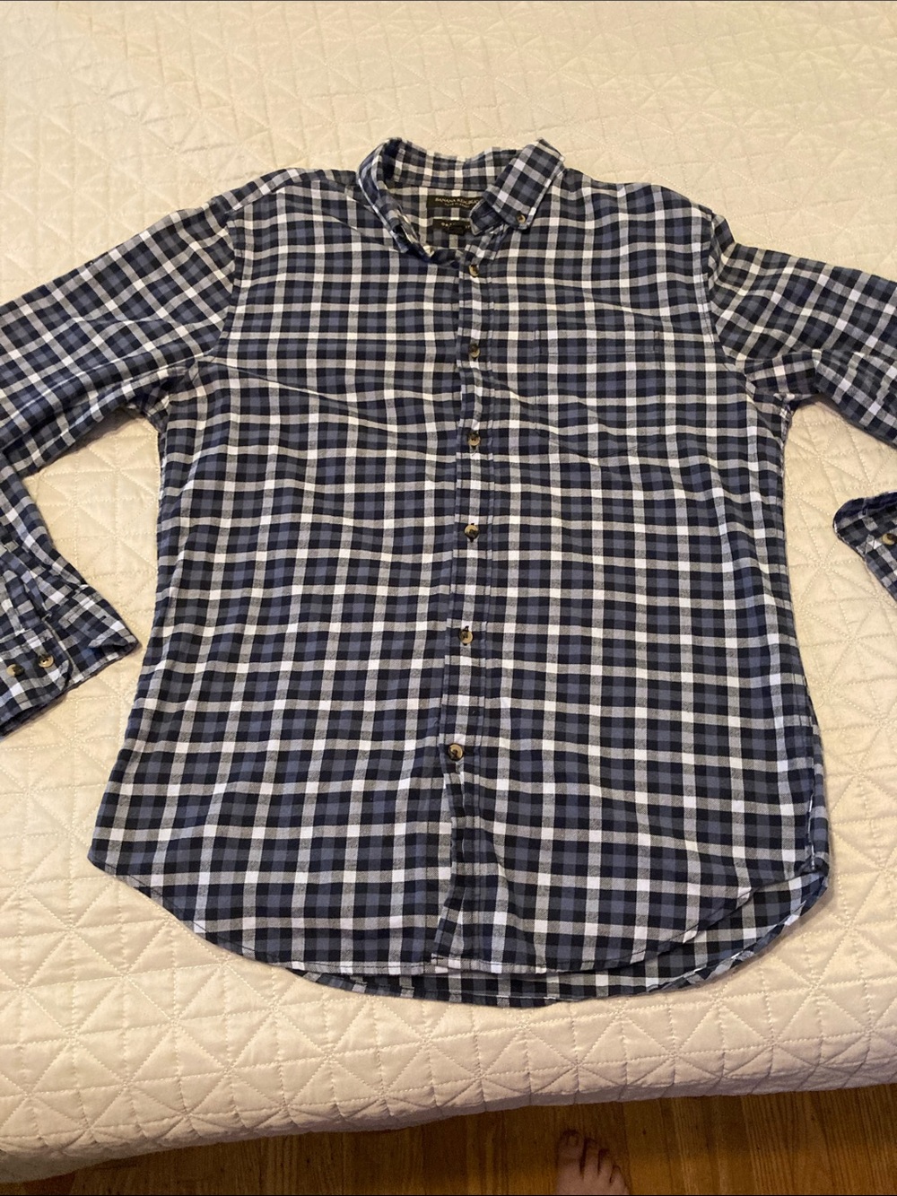 Banana Republic Navy and White Plaid flannel Button-Down Shirt size medium